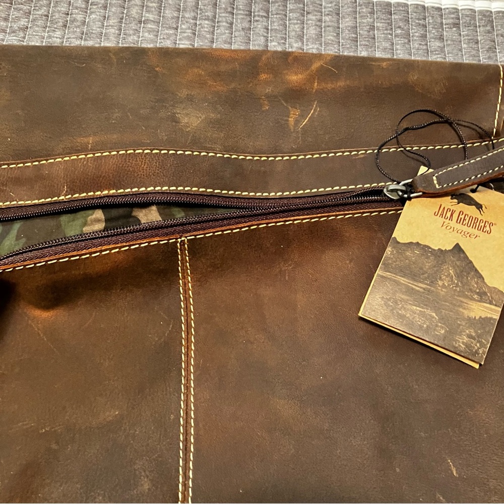 Jack George’s Voyager Arizona Buffalo Leather Messenger Bag - Picture 5 of 13